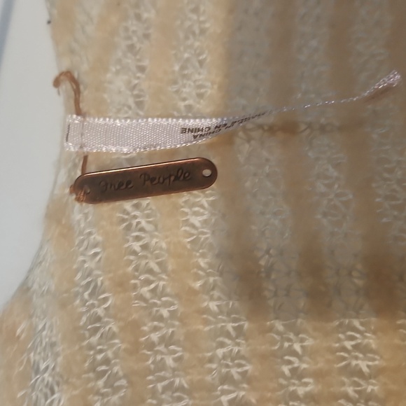 Free People oversized sweater. Lg. V neck.  Peach - Picture 2 of 3